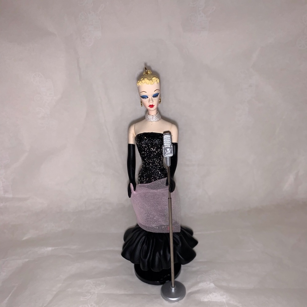 Vintage Hallmark Ornament Soho in the spotlight